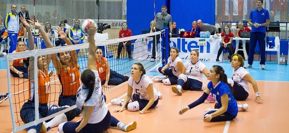 La nazionale femminile italiana di sitting volley in azione agli Europei 2017